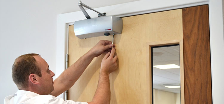 Automatic sliding door closer repair in Forest Hill, ON