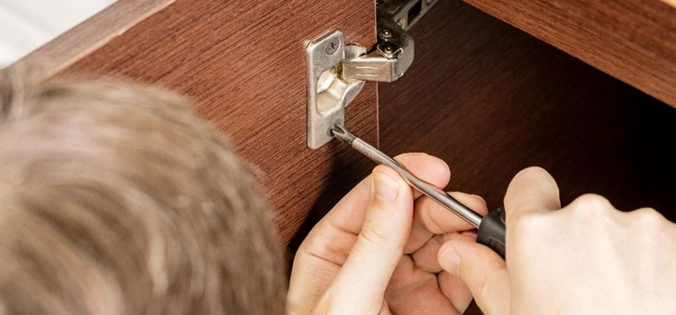 Full surface continuous hinges replacement in Toronto