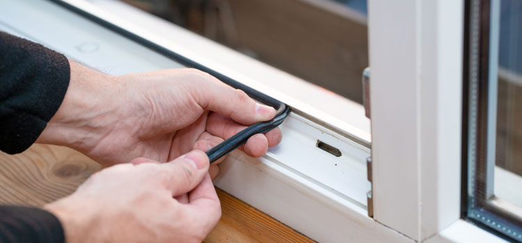 Garage door repair in Golden Mile, ON