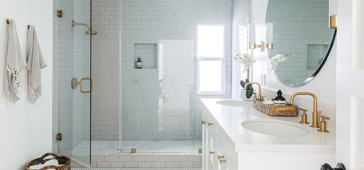 Glass shower doors installation in Riverdale, ON